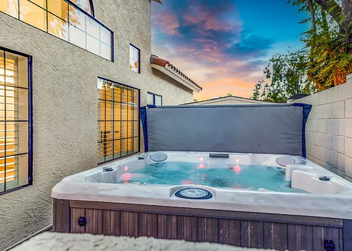 Desert Sol L Heated Pool L Hot Tub L Putting *