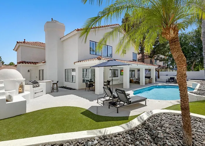 Desert Sol L Heated Pool L Hot Tub L Putting